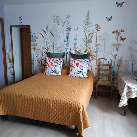 Au Coeur De L'Enclave Bed & Breakfast Moeuvres ภายนอก รูปภาพ