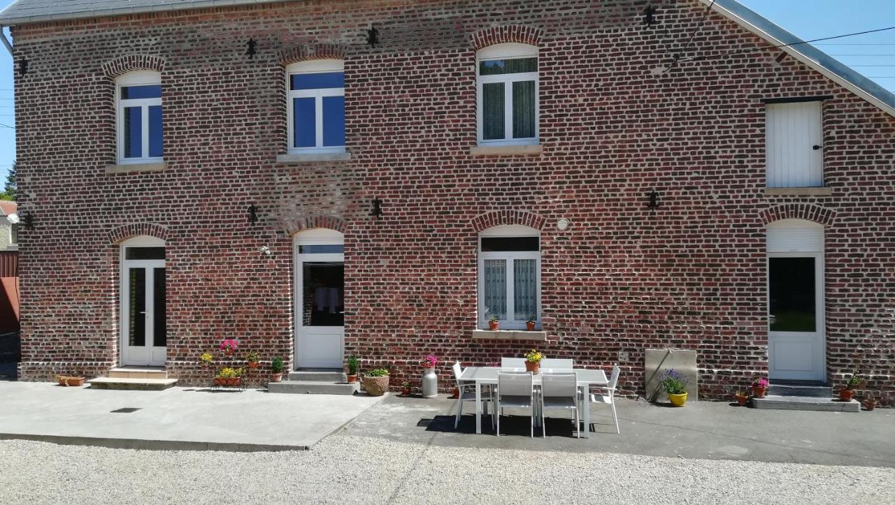 Au Coeur De L'Enclave Bed & Breakfast Moeuvres ภายนอก รูปภาพ