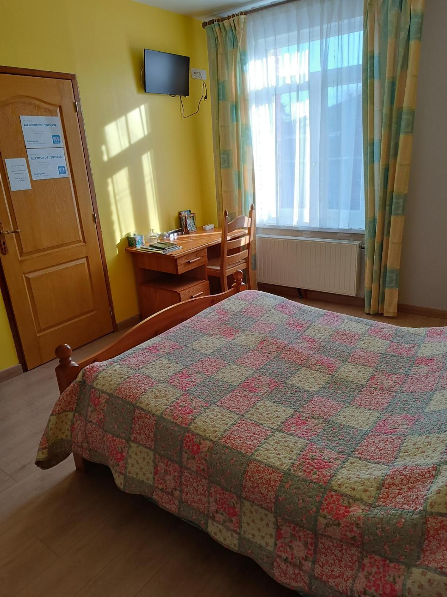 Au Coeur De L'Enclave Bed & Breakfast Moeuvres ภายนอก รูปภาพ
